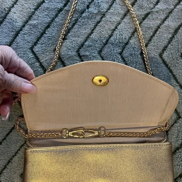 GOLD CLUTCH 6“ x 9“ x .05“ - Picture 5 of 11